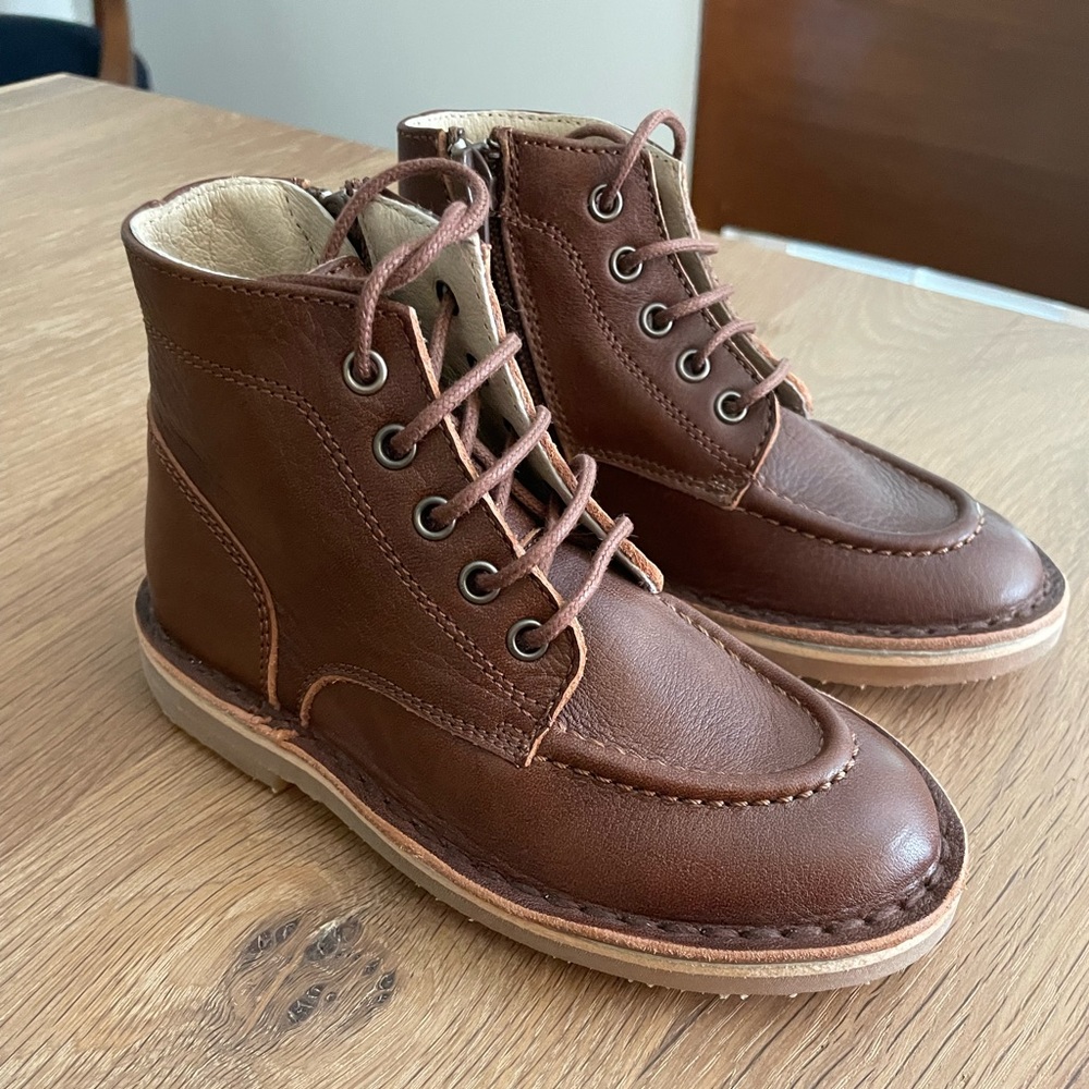 BonBon Boys Brown Leather Boots with laces and side zippers. NEVER BEEN WORN